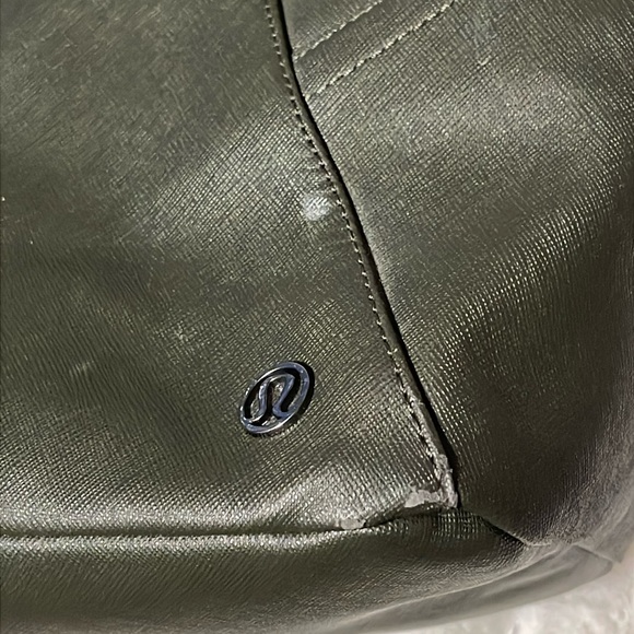 Lululemon All Day Tote - Picture 2 of 16